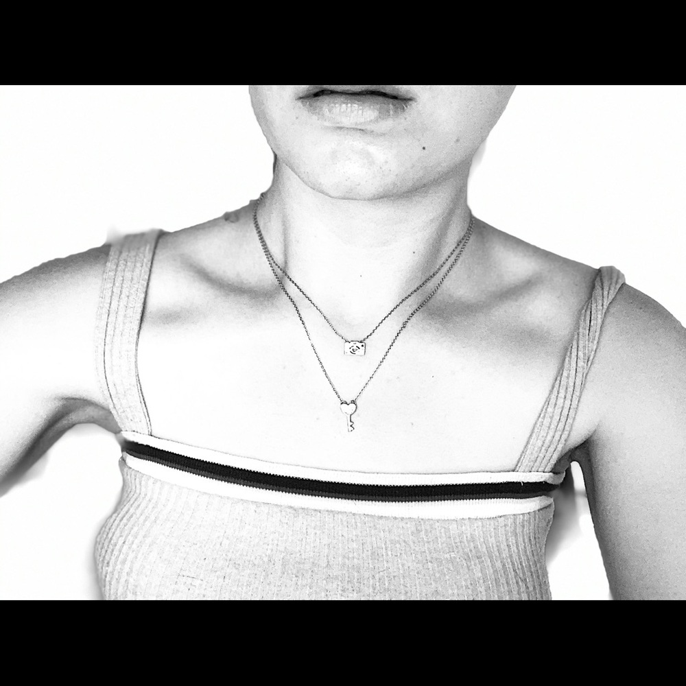 Matching Key-and-Camera Jewelry Set - Picture 4 of 4